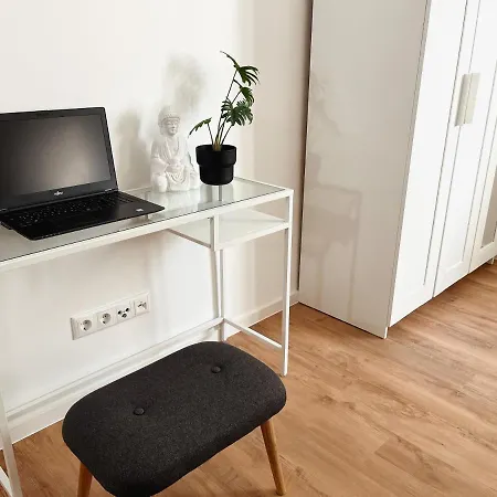Bohnapartments Flora Mit Balkon - Wlan - Nahe Petersberg - Domplatz Apartment *