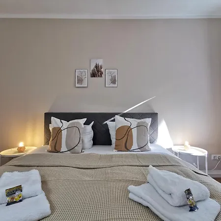 Apartment Bohnapartments Flora Mit Balkon - Wlan - Nahe Petersberg - Domplatz *